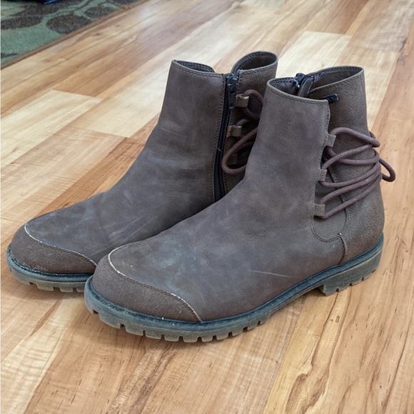 Women’s BNWOB Roxy brown ankle boots in desert sand -Size 9. - Picture 2 of 4